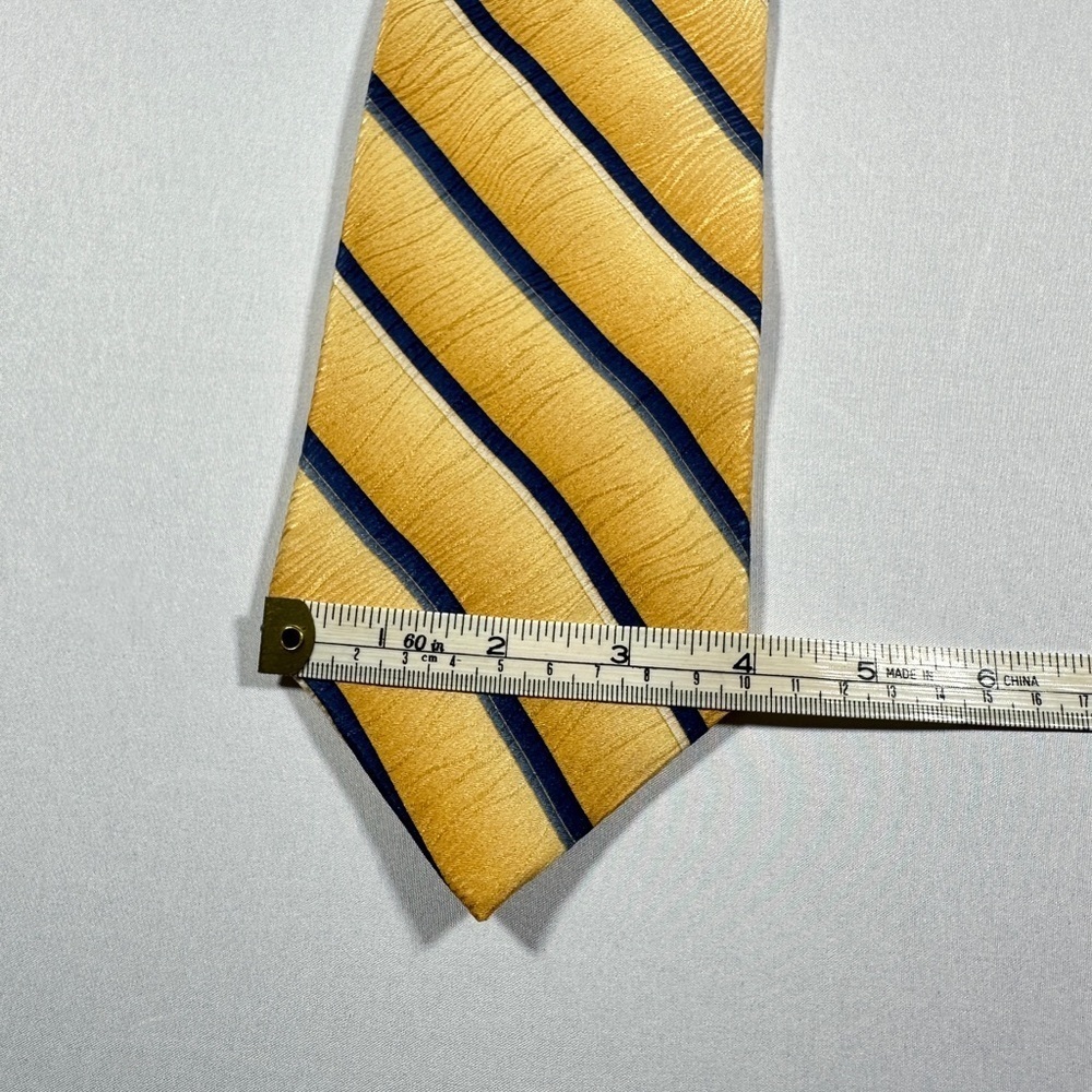 Men’s Bill Blass Necktie - Picture 3 of 4